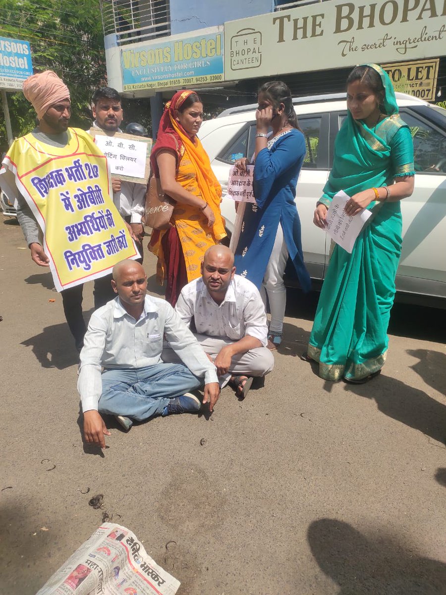 sushmap56069032's tweet photo. माननीय cm साहब obc वर्ग से होकर आप obc कि पीड़ा नहीं समझ रहे
यें रोते बिलखते शिक्षक अपनी लिस्ट जारी कराने आये है इन्हे निराश ना कीजिये दो दिन मैं लिस्ट जारी कीजिएl
@OBCHemantSahu 
@CSS_MP 
@JM_Scindia 
@PMOIndia 
@Indersinghsjp 
@Lakhansinghinc https://t.co/MTNa8oMtWm