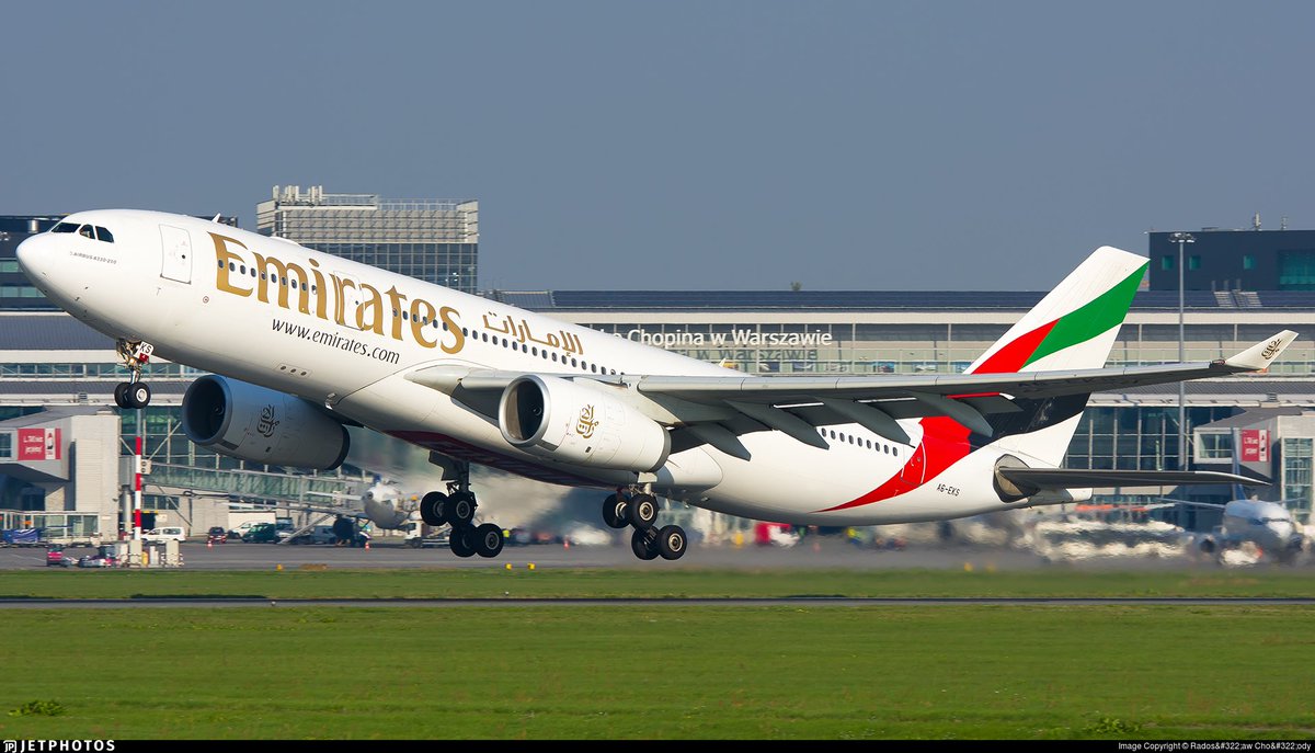 ClassicsPlanes's tweet image. An Emirates A330-200 seen here in this photo at Warsaw Chopin Airport in October 2015 #avgeeks ©- See photo