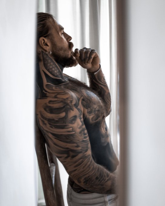 "Mmm? Is someone spying on me?"