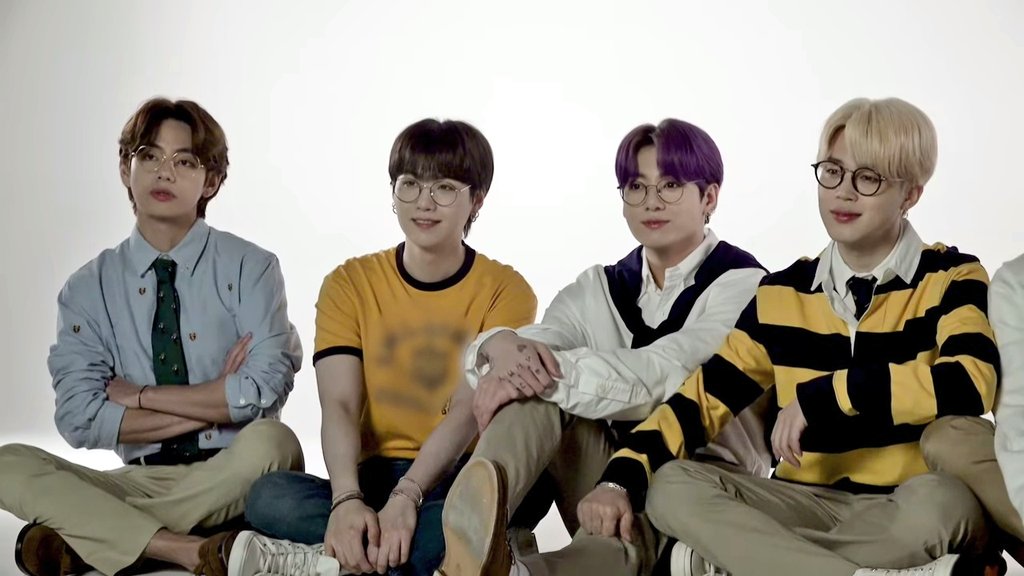 tkchronicles's tweet photo. THIS LINE!???

📸 #suga #jimin #V #Jungkook https://t.co/Pq863N0Llv