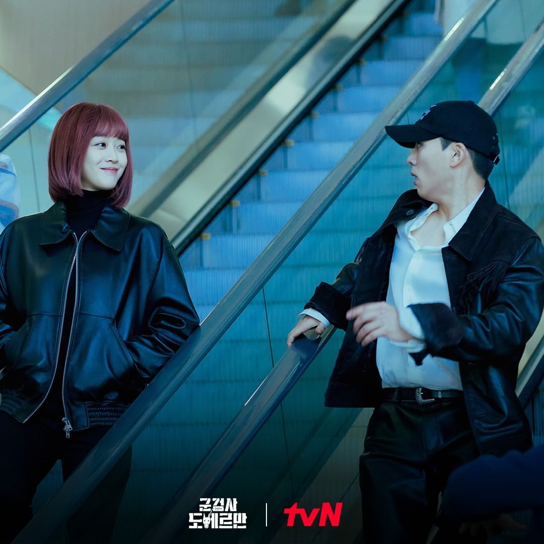THEK___KING's tweet photo. 🐶Military Prosecutor Doberman🐶

Is this why I can catch #KimWooSeok ? #AnBoHyun X #ChoBoA have been unstable since. 
#MilitaryProsecutorDoberman

Check out the ranking on THEKKING!
The final 1st will be sent to New York Times Square

*Source tvN official instagram (୨୧ ❛ᴗ❛)✧ https://t.co/A0X92Dip8J