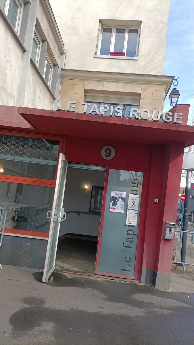 LesIdeateurs's tweet photo. Notre équipe se prépare pour son salon @hautsdeseinefr !!
@VilleColombes
#EPAIDF #SALONDEPT92EPAIDF #COLOMBES #TAPISROUGE #JEUNESSE #INNOVATION #ENTREPRENEURIAT https://t.co/ZTI2sXxf7x