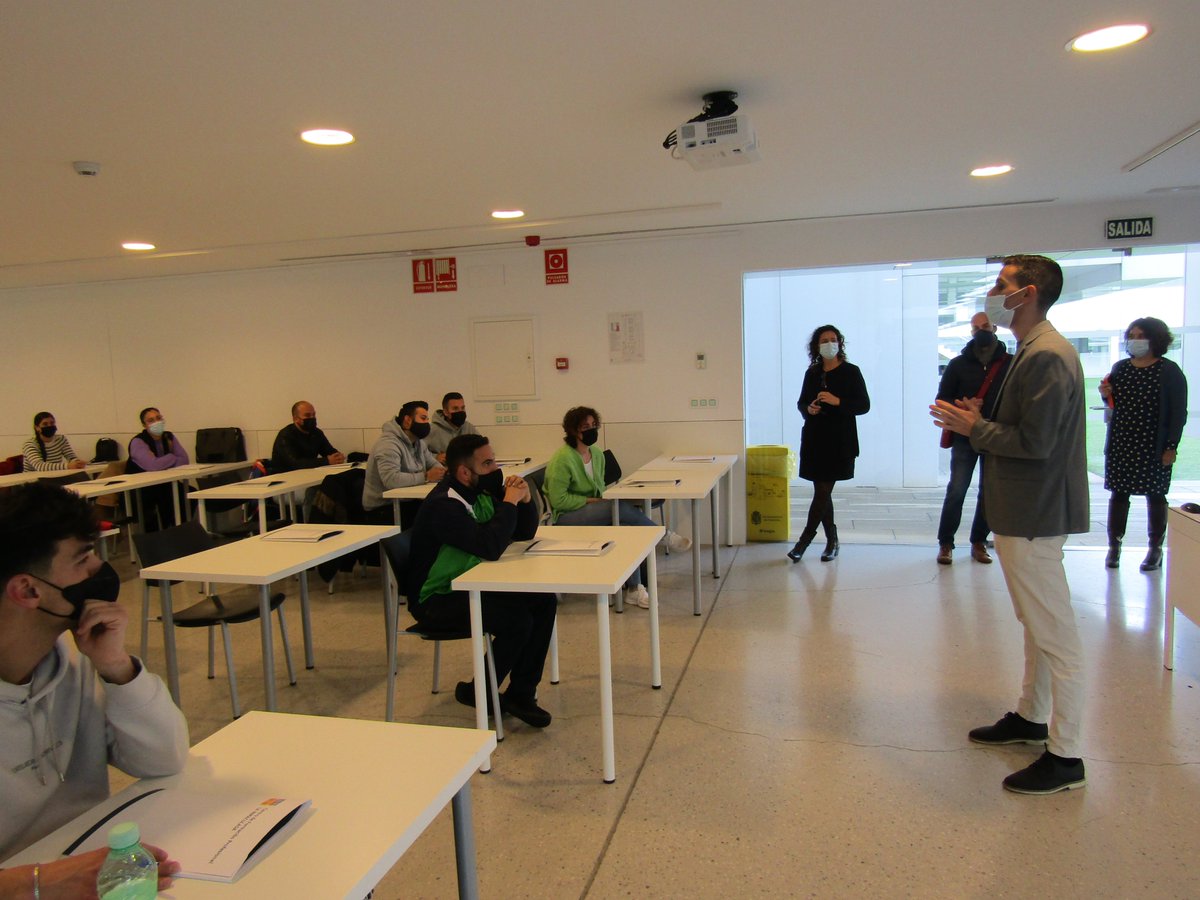 CFPlainmaculada's tweet photo. Esta mañana ha tenido lugar en nuestro centro el acto de presentación del nuevo Curso Experto en Dirección de Operaciones de Sala  de la @fmahousanmiguel y @cfplainmaculada. ¡Bienvenidos!
#restauracion #granadaturismo #formación #Hostelería https://t.co/2yP4mUKnrX