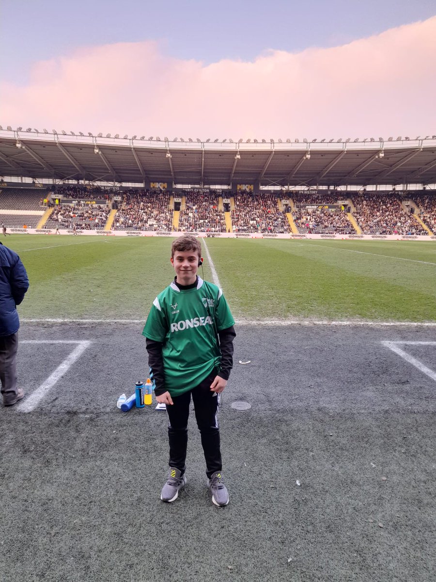 johiggins129's tweet photo. Massive thank you @RFLReferees @liamjmoore1 for looking after Jack yesterday. Brilliant experience and a great insight into the work that all the refereeing team do #hullfc #juniortakeover https://t.co/4SIlCXA5ih