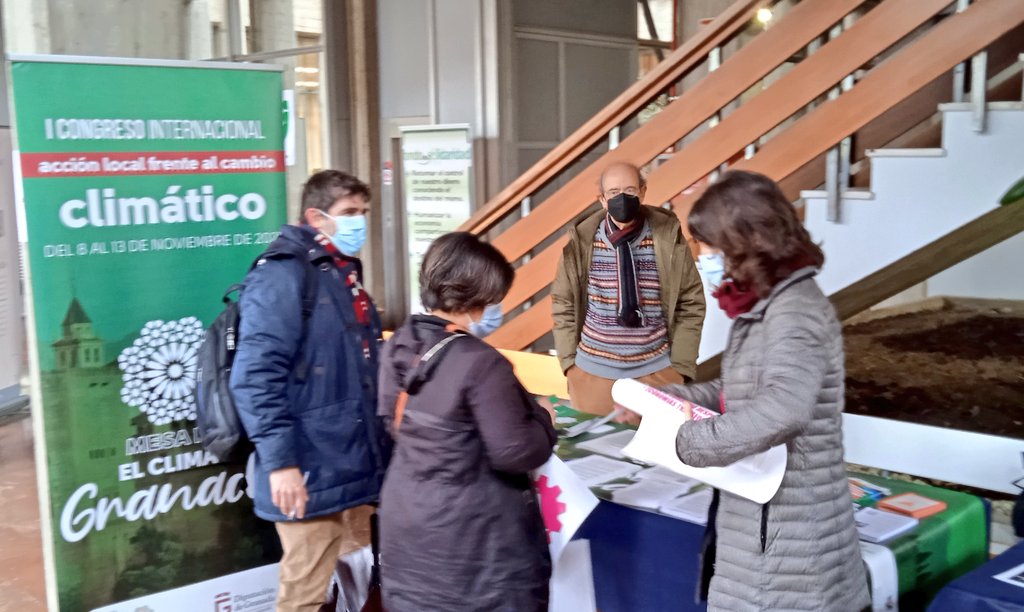 GranadaXelClima's tweet photo. Buenos días... 🌦️ Iniciamos la semana con la Jornada de "Consumo responsable y economías transformadoras" organizadas por el #CICODE en el patio de Filosofía y Letras de la #UGR Acercase hasta las 19h. 📢💚🌍🌎🌏 @CanalUGR #Granada #EmergenciaClimatica https://t.co/5QTzwmRr1T