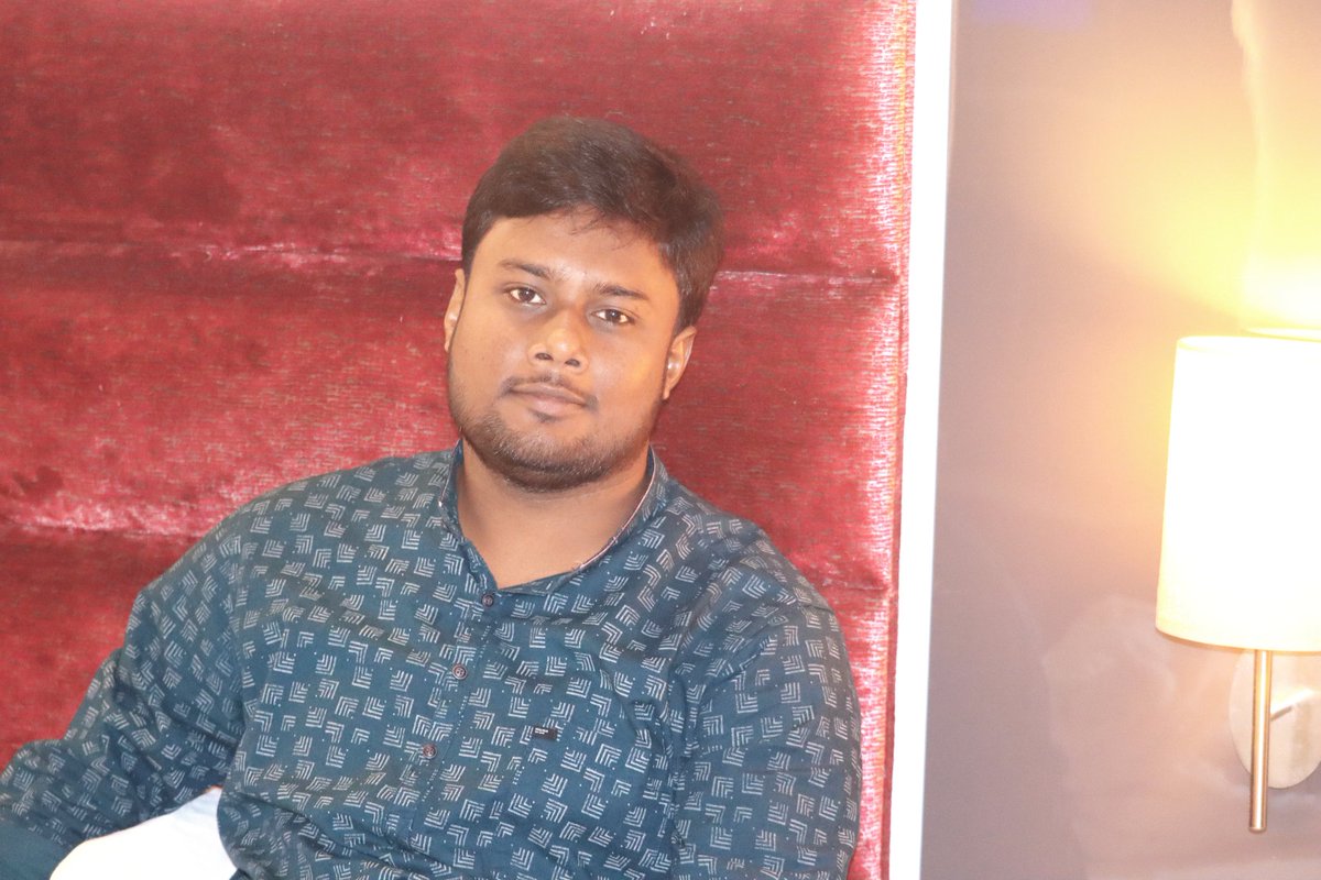 UKumarjha's tweet photo. मेरी सांसों पे क़ब्ज़ा ग़ैर का है
मैं किसके इश्क़ में हूँ क़ैद अबतक

- Ujjwal Kr. Jha🤔

@riteshrajwada @Rekhta https://t.co/0q8SuccrBe