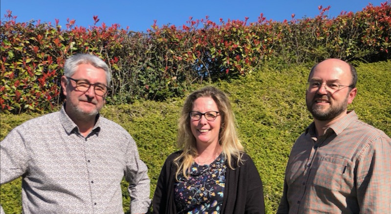 L’équipe du RolloN se renforce :
Au centre Aurore Office Manager, à gauche Régis, à droite Harold en charge du développement.
Ils sont à votre écoute au 09.80.53.20.30 ou par mail : 
contact@normandie-rollon.fr