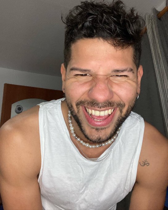 Llega un punto de nuestras vidas que debemos sencillamente hacer lo que nos haga feliz https://t.co/