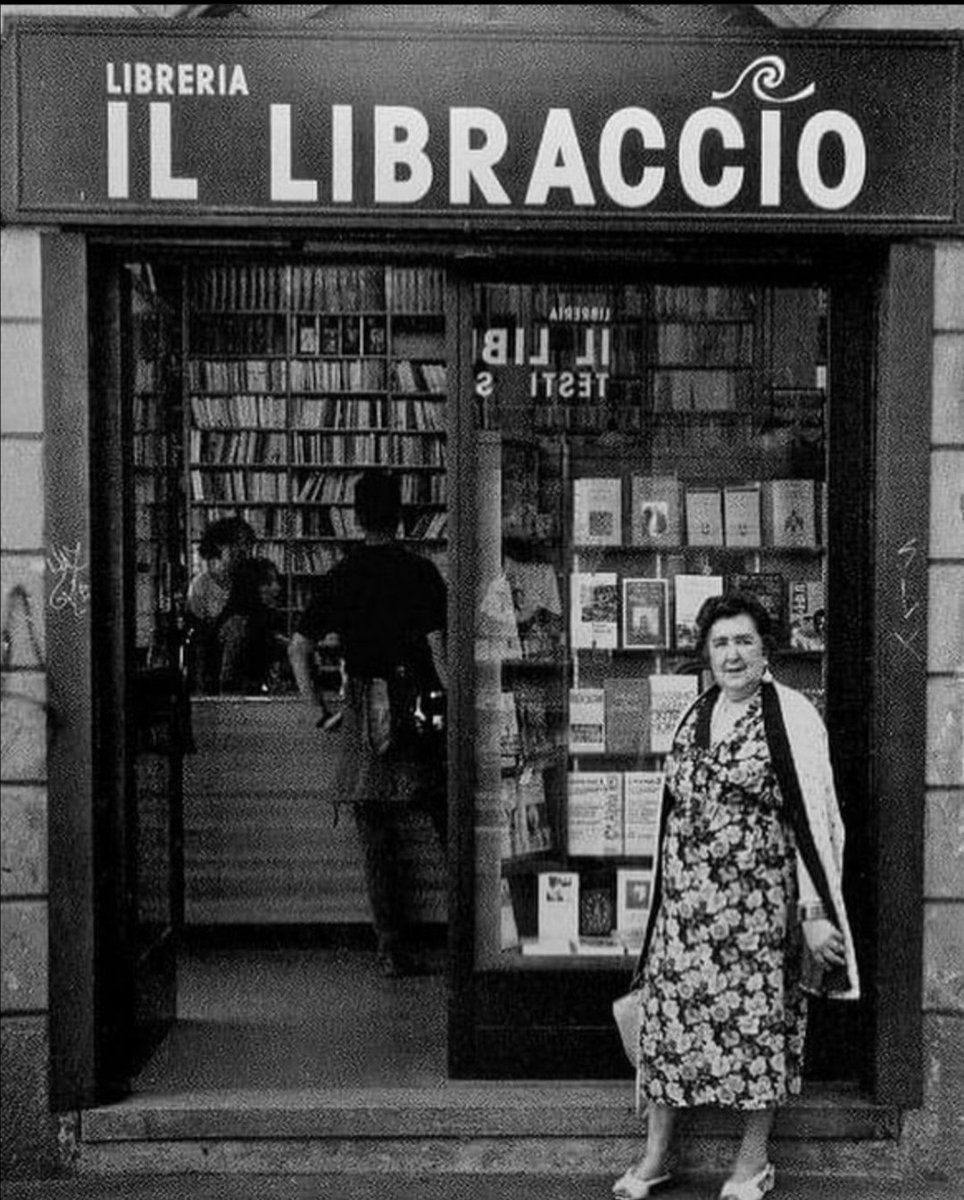 “Sono nata il 21 a Primavera ma non sapevo che nascere folle,aprire le zolle potesse scatenar Tempesta"

91 Primavere fa nasceva la Poetessa dei Navigli #AldaMerini.
#GiornataMondialeDellaPoesia 🥀