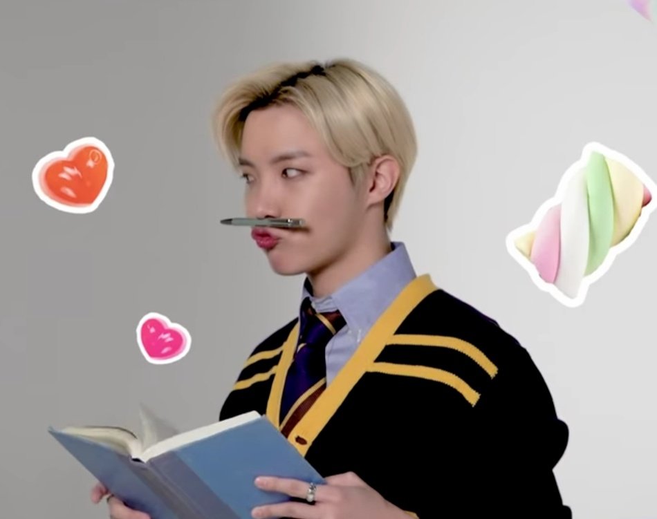เราว่าทีมงานก็มีความเอ็นดูขั้นสูงอยู่นะความใส่สติ๊กเกอร์มาชเมลโล่อ่ะมันเปงนุ่มฟูอ่ะเนอะ เป็นมัมหมีหรอเราอ่ะ