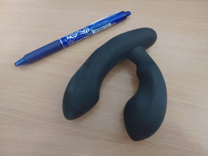 Il s'agit d'un Lovense Edge 2, tu t&eacute;l&eacute;charges l'application, je t'ajoute, et tu peux contr&ocirc;ler les vibrations