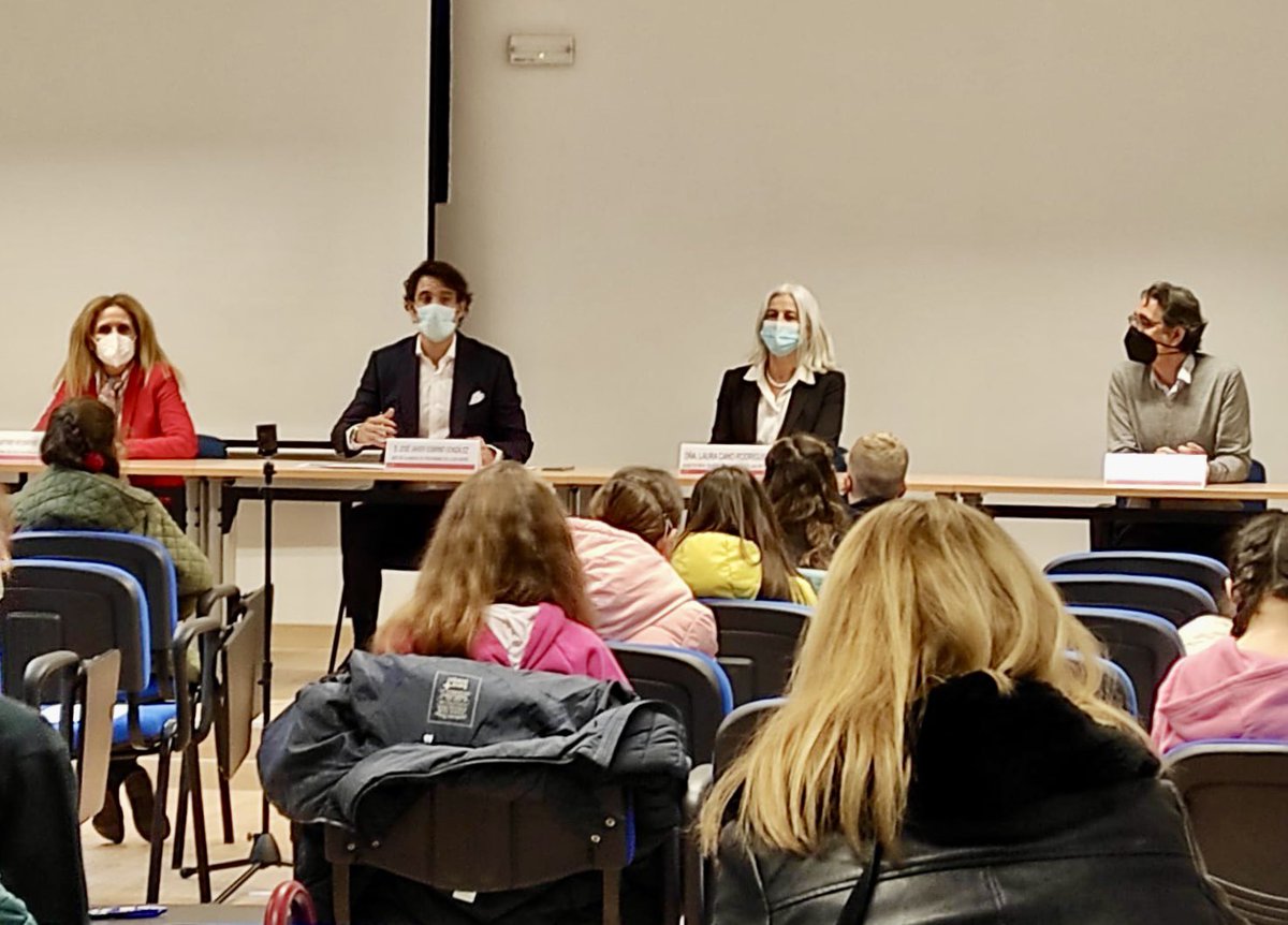 javiersobrino9's tweet photo. XIII Certamen de Narración y Poesía 🗣✍🏻@educacmadrid
 Fase Territorial, #DATNorte 
Felicidades a todos los participantes. https://t.co/FfHgZ9hGN3