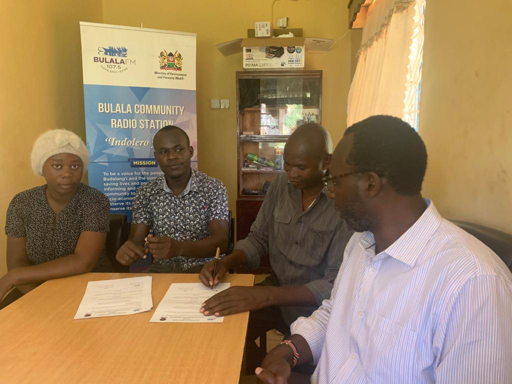 bulala_fm's tweet photo. Mpini FM Radio  a local online radio has officially entered into  partnership with Bulala 107.5 FM  Community Radio Station to produce programs that aimed at teenagers and Youths during these long holiday March-April 2022.The Moi signed Between Bulala's Patrick Ojanji https://t.co/rLkfejYDxz