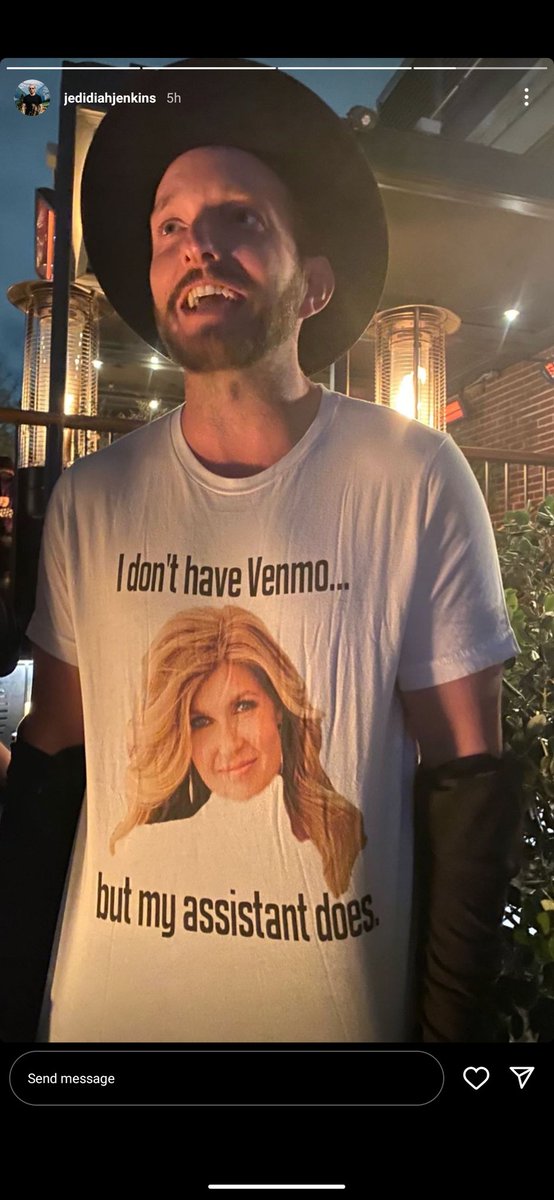 Any day we wake up to her face is a great day so GOOD MORNING TO UUSSSSSS!!! 😭💛

PS: all the awards go to <a href="/shredidiah/">jedidiah jenkins</a> for wearing the best t-shirt on the world right in front of the Queen herself!! 🏆🥂