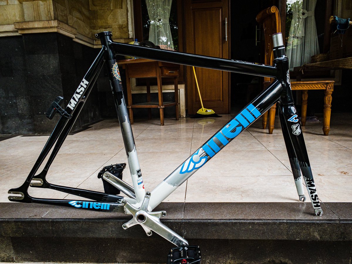 AndikaMiarta's tweet photo. Wts FS Cmash histo size 55 inc crank arm omnium silver 165. price 10,5 
https://t.co/hsRYsT5fEQ yuk gan sikat! #fnfjb https://t.co/1wFV5A10L5