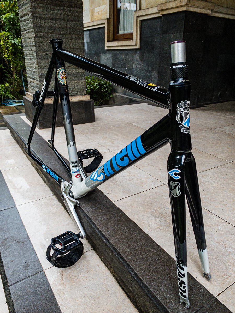 AndikaMiarta's tweet photo. Wts FS Cmash histo size 55 inc crank arm omnium silver 165. price 10,5 
https://t.co/hsRYsT5fEQ yuk gan sikat! #fnfjb https://t.co/1wFV5A10L5