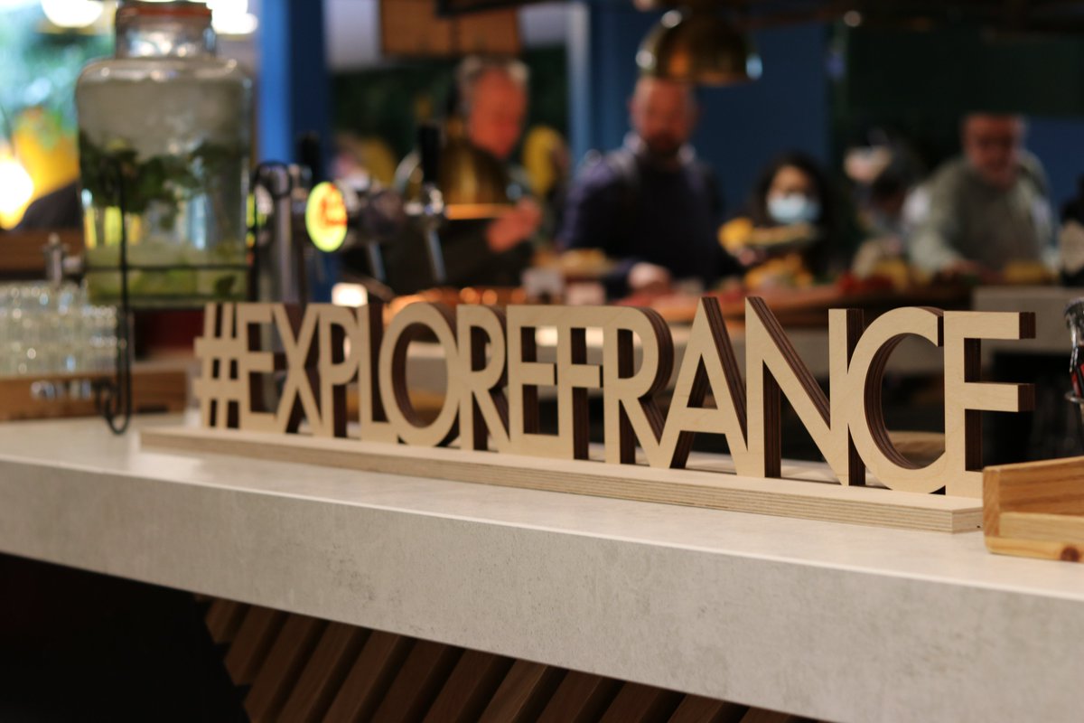 VarTourisme's tweet photo. Notre tournée européenne continue à Bruxelles à la rencontre de journalistes et influenceurs belges 🇧🇪
📌 La Belgique est le 2ème marché étranger en vacances dans le Var.
➡ Prochain rdv à Nantes pour rencontrer les tour-opérateurs étrangers.
#ExploreFrance #CollectionFrance https://t.co/GOsk19hpJu