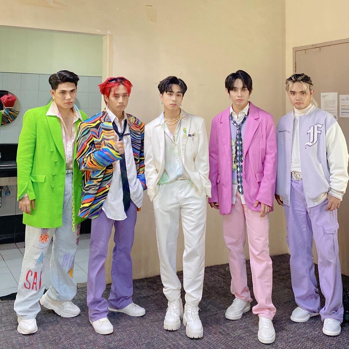 ShiningStell's tweet photo. Finally, a group photo! @stellajero_ @imszmc @JoshCullen_s @keun16308352 @jah447798 🤩

Styled by #RanqueStylingTeam @markranque2 @jmsdvr_ &amp; hair by @markfamilara 💙

SBINI19 KABATAANG PINOY
@SB19Official #SB19
#STANWORLD #SB19xBINI_PBBTeensOpening

#Bazinga_SB19 is our hype song https://t.co/3eif3vLxwy