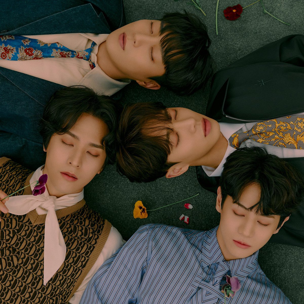 shout_hl's tweet photo. ✨ 하이라이트 DAYDREAM 발매 기념 #RT 이벤트 ✨

하이라이트가 첫 정규 앨범 [DAYDREAM] 을 발매했습니다 🎉 정말 역대급 앨범이니 다들 꼭 들어주셨음 하는 마음에 알티 추첨 1분께 BHC 치킨 기프티콘을 보내드립니다 ❤️‍🔥 당발은 활동 끝난 날 할게요! 이번 활동 많관부 💘 (라이트, 타팬 0) https://t.co/TCAqNaSyCS