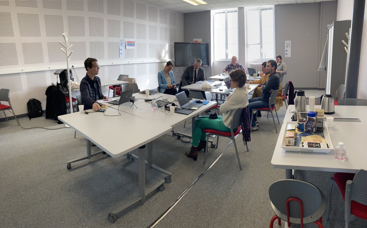 DSDEN_Aisne's tweet photo. Les ressources numériques du #TNE02 présentés à la délégation québécoise par ⁦@chatelainherve⁩ ⁦@jcolivier1⁩ ⁦@reseau_canope⁩ ⁦@canope_02⁩ ⁦@TopheChignardet⁩ ⁦@ChristopheROMEU⁩ à l’Inspe de Laon https://t.co/fx0y4jnaVa