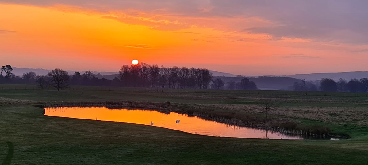 BowoodGolf's tweet photo. A beautiful sunrise across the course this morning! #PGAGolfCourse https://t.co/95PYIDZmzs