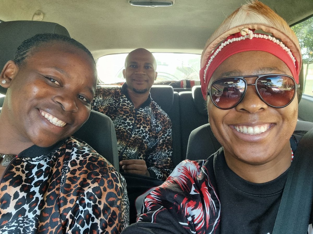 Gogo_Mhlabas's tweet photo. Beke le beke re so bathong. Dlozi is within. Gogo Nyoni has joined the shoba gang. To more greatness Bana ba sedimo
#sangoma🥁🥁🥁
#prophetess🙏🙏🙏
#kganya🌟💫🌟
#lesedi🕯🕯🕯
#ngwanaBadimo 🥁🪘💃 https://t.co/9Z1aDCoNF5