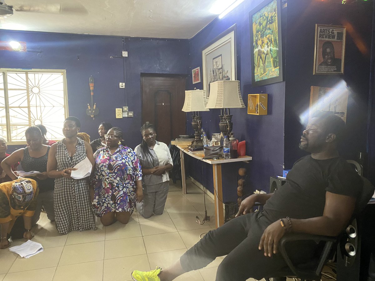 Earlier with the cast at the rehearsals of BEERE- a stage adaptation of the Egba women’s revolt showing this Friday at Muson (see previous post for reference) 🤩

If you have not registered to attend this show, please click on the link in the Bio to register👍

#PawStudiosAfrica