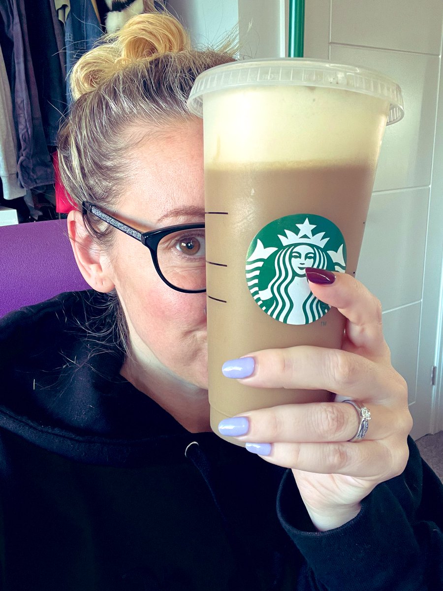 Meechel82's tweet image. Monday mornings call for a coffee bigger then your head 😁 #MondayMorning #Coffee #smallhead