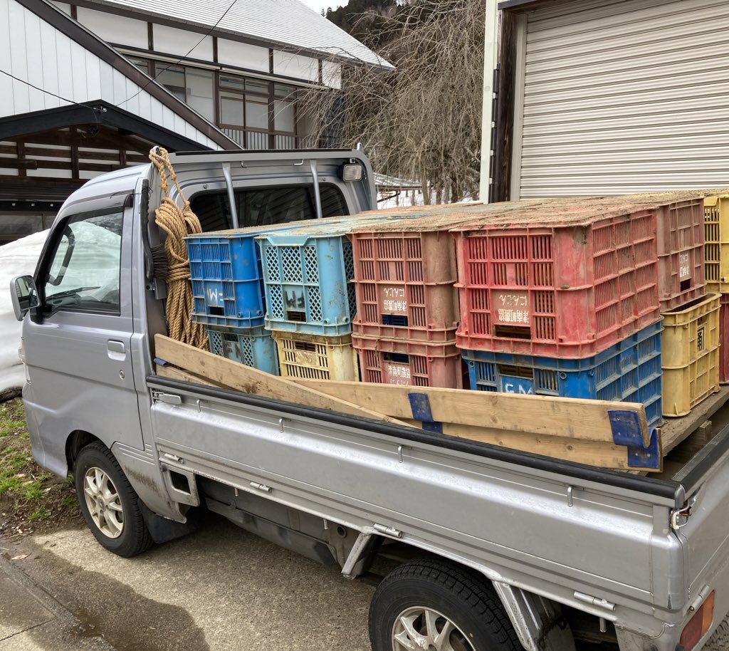 tomoyan1210's tweet photo. 明日から農おんな (˶‾ ⁻̫ ‾ ˵)
#新潟県 #津南町 #雪下にんじん #fieldbox https://t.co/GRJKui75V1