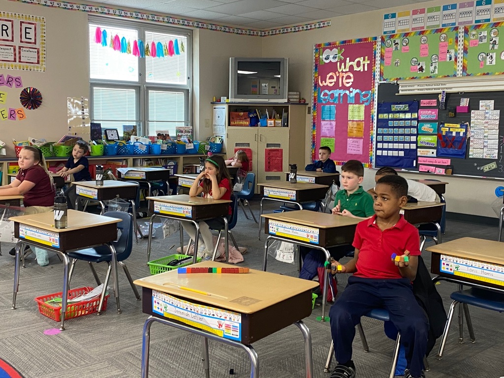 HawthorneHawks_'s tweet photo. It's Guidance Week at Hawthorne! Guidance is our monthly lesson from our school counselor. This month, we are learning about big vs. small problems and how WE can solve small problems all by ourselves! #KelsosChoices #KelsosWheel #SchoolCounseling #GuidanceLesson https://t.co/XW4BSolHNk