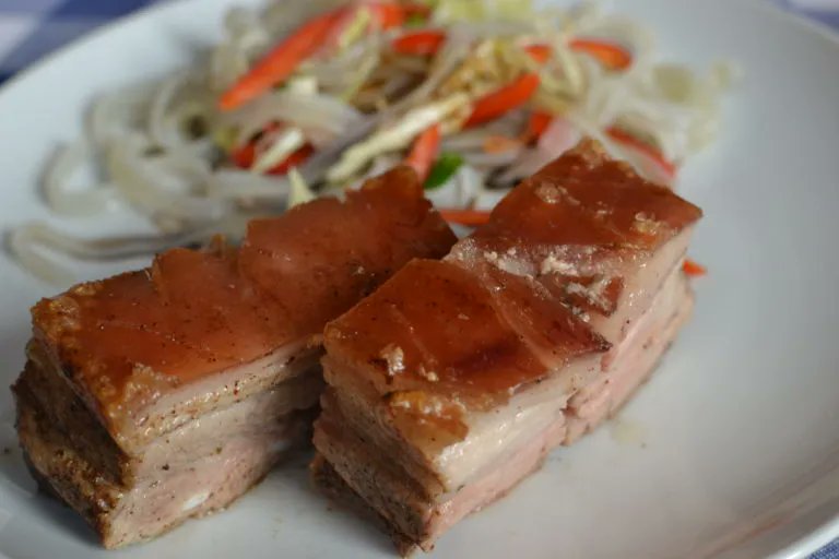 Boozy_Foodie's tweet photo. #MondayMemories
Kitchen at the End of the Universe: Five Spice Pork Belly by #Smulpape 
As with many Asian dishes, you do not want a heavy, robust wine to overpower the meal – stick to a chilled Riesling for best results.  
👉 https://t.co/pxqJ7lC9QQ https://t.co/A0kXRUjF7e