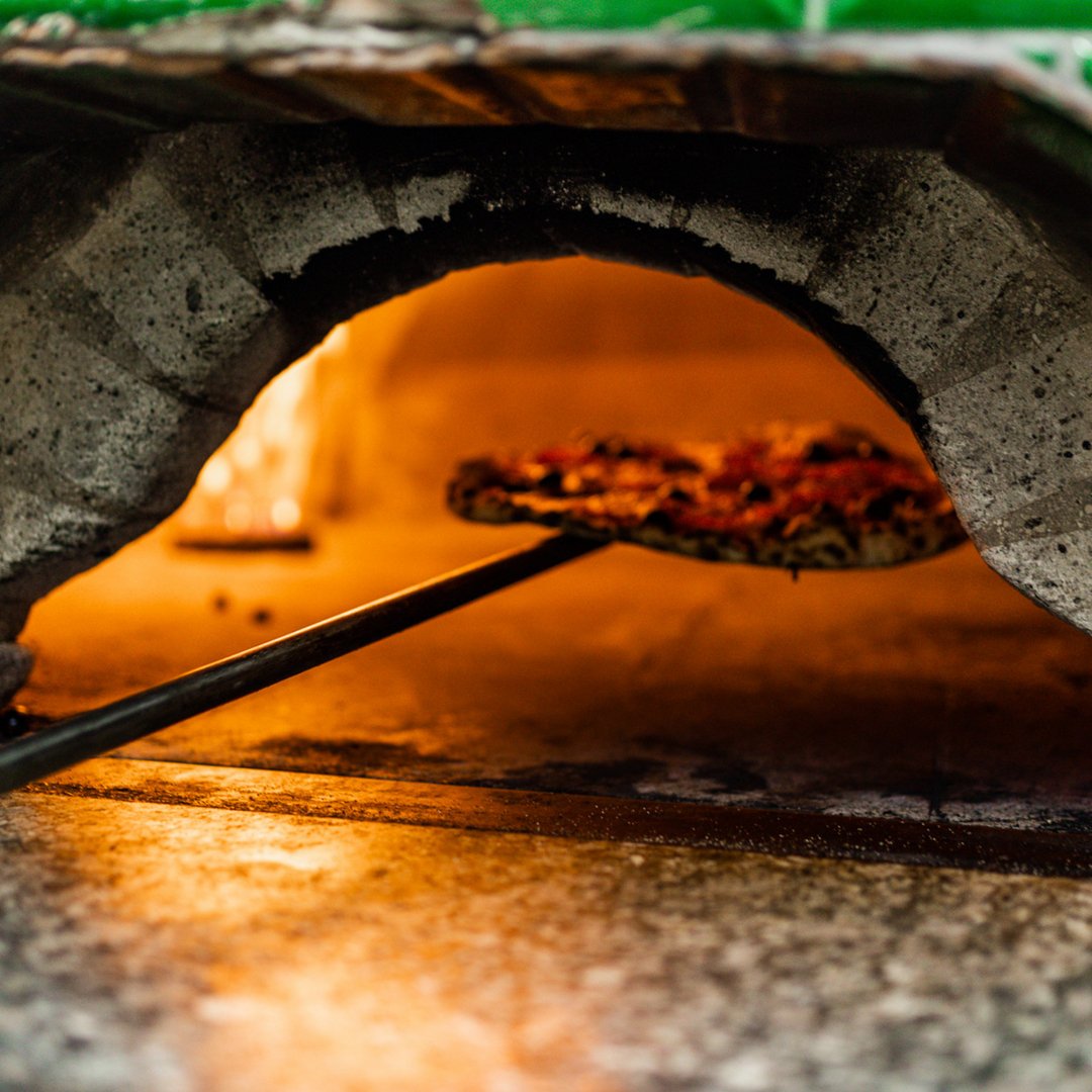 pizzaroomlondon's tweet photo. Try our classic 12” Margherita pizza plus a free topping of your choice for £7.95 will make you come back time and time again every Monday to Sunday from midday to 3 pm.

#Pizza #ThePizzaRoom #Stonebaked #italianpizza #Authentic https://t.co/Was0gAD3TT