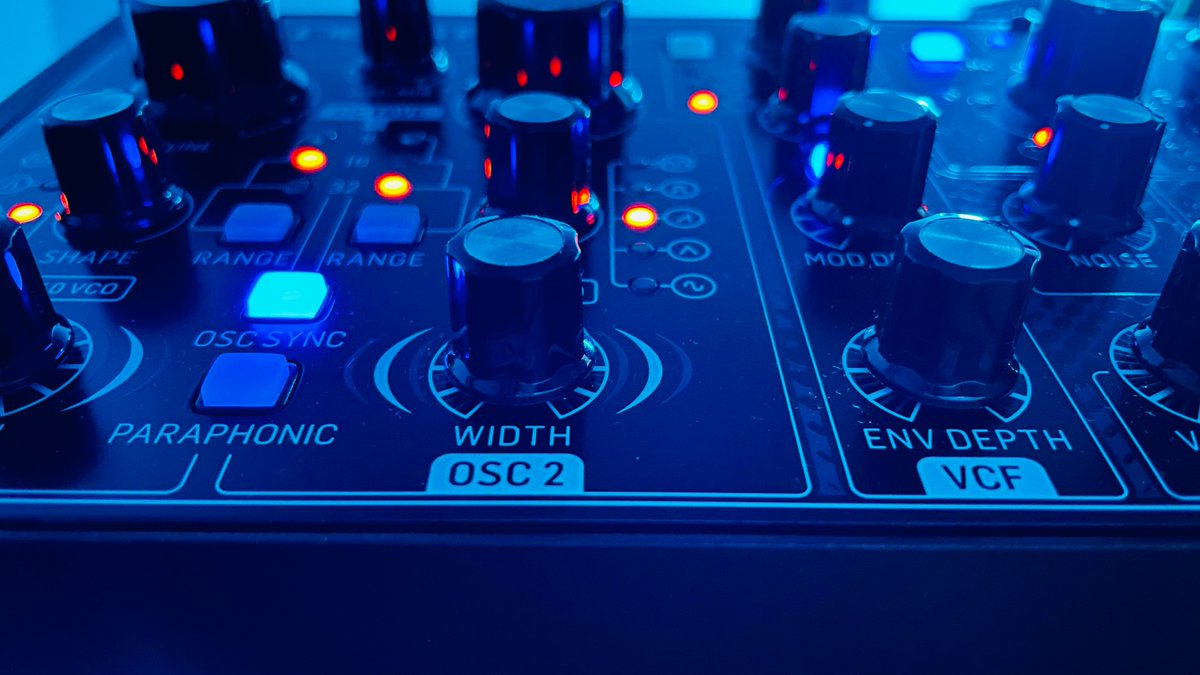 thehorsevalse's tweet photo. The @Behringer  #neutron looks amazing in the dark with @ASUKLTD  LED CV cables!
It is a lot of fun! 😃

#behringer #behringerneutron #synth #semimodular #semimodularsynth #homestudio #eurorack #eurorackmodular #analougesolutions #showusyoursetup https://t.co/rM7sznwuVq