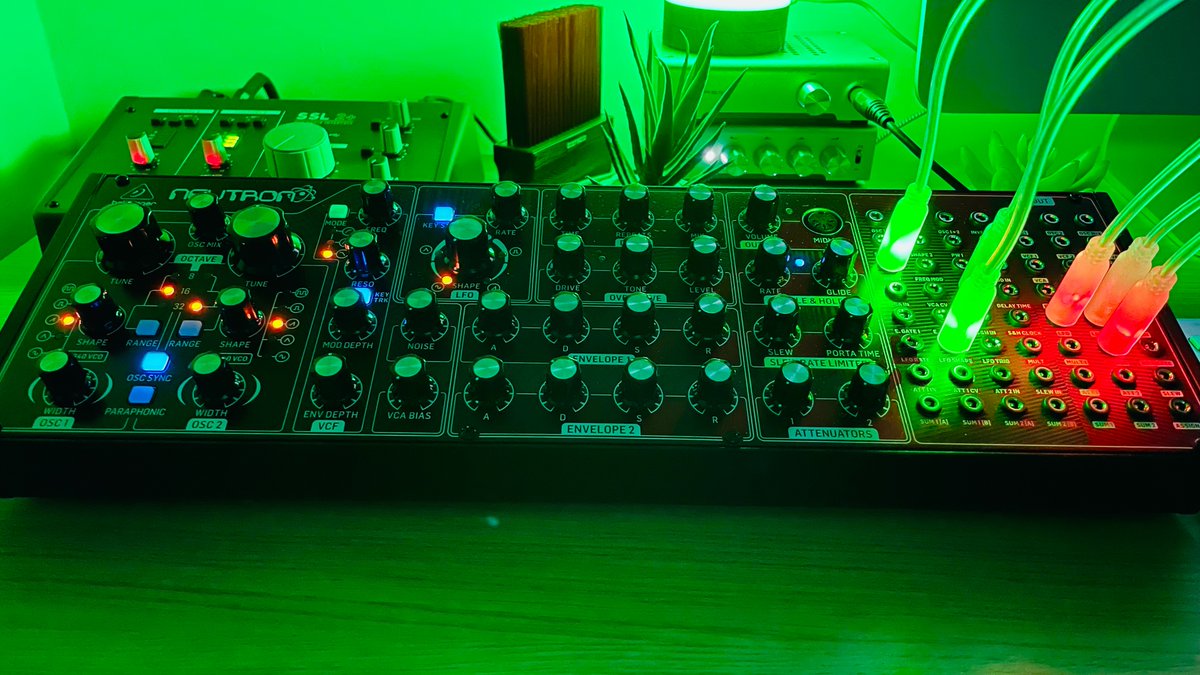 thehorsevalse's tweet photo. The @Behringer  #neutron looks amazing in the dark with @ASUKLTD  LED CV cables!
It is a lot of fun! 😃

#behringer #behringerneutron #synth #semimodular #semimodularsynth #homestudio #eurorack #eurorackmodular #analougesolutions #showusyoursetup https://t.co/rM7sznwuVq