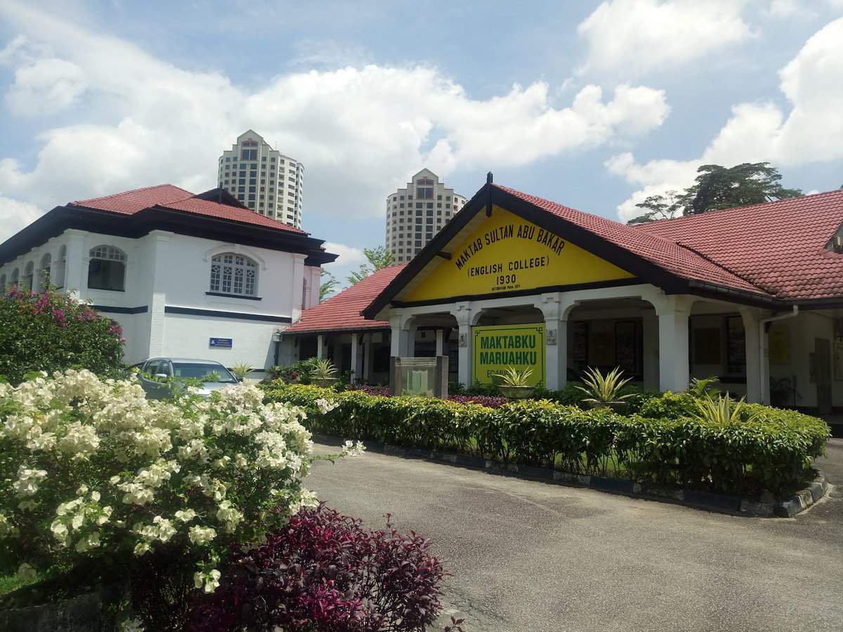 shaqibshahril's tweet photo. 21 March always be a special day for English College Johore Bahru.

Happy Founders Day yang ke 108th to all #ECOldBoys and current English Collegians out there.

May the "The Pride of Johore" kekal abadi and the spirit of #LaboreEtHonore stick with us and flourished till us die. https://t.co/NcLpS7zBgO