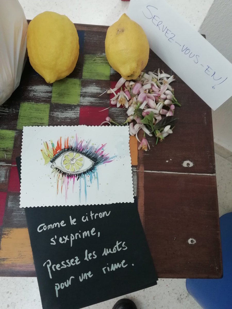 JuanMan46827160's tweet photo. Día de la Poesía en el Juande con María Angeles Perez López, poesía española, francesa...El alumnado participando activamente, un oasis en tiempos de ruido ensordecedor. Gracias a la PALABRA. https://t.co/qHNNQwI7LK