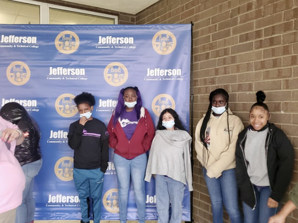MinorDaniels's tweet photo. Thank you @Southwest_JCTC for hosting an awesome Women of Worth conference last week. Our students truly enjoyed themselves. Thank you for speaking life into our young ladies. ❤️🙌🏽❤️ #ittakesavillage #JCPS @JCPSDEP1 @JCPSKY https://t.co/7gidUHzok1