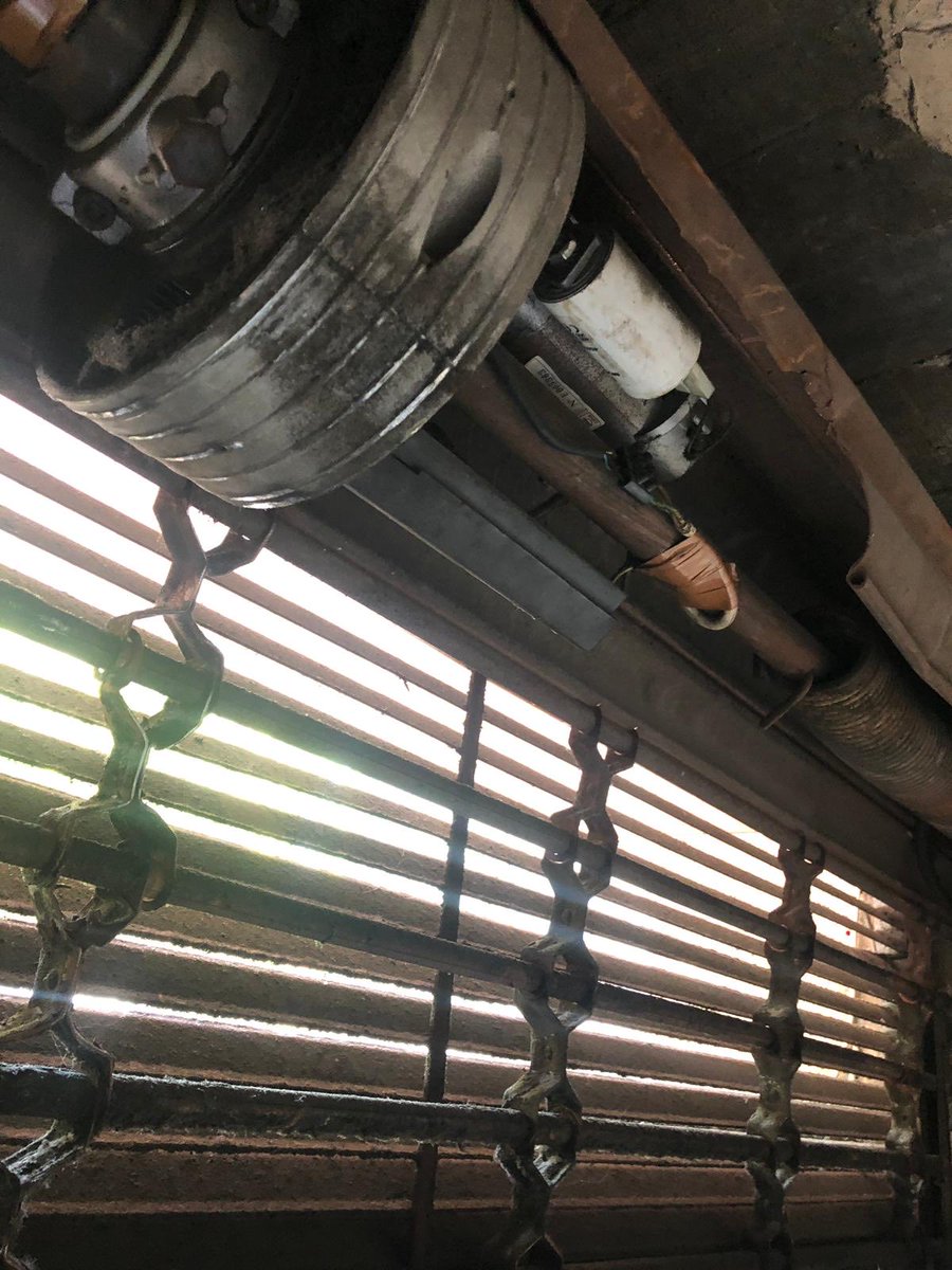 persiauto's tweet photo. 💥¿Necesitas #reparar la persiana de tu negocio o local?💥

¡Cuenta con nosotros! Solicita ya tu presupuesto sin compromiso 

☎️ 93 519 60 60 

👉 Disfruta de la persiana de tu negocio SIEMPRE en perfectas condiciones 👈

https://t.co/r3cjSxCOYR https://t.co/y7v4NahiEH