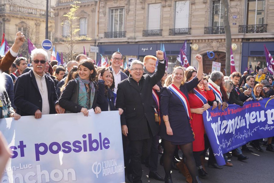 hammami_hamma's tweet photo. سعدت كثيرا بدعوة صديقي @JLMelenchon زعيم المعارضة اليسارية الفرنسية لحضور مسيرة باريس الكبرى يوم امس الاحد 20 مارس،المساندة لترشحه للرئاسة. كنت إلى جانب اكثر من مئة الف شخص تجمعهم كلمة واحدة اتحاد شعبي لبناء الجمهورية السادسة ولوضع حد لوحشية الراسمالية.
#MarchePourLa6eRepublique https://t.co/Vi4KheIKzd