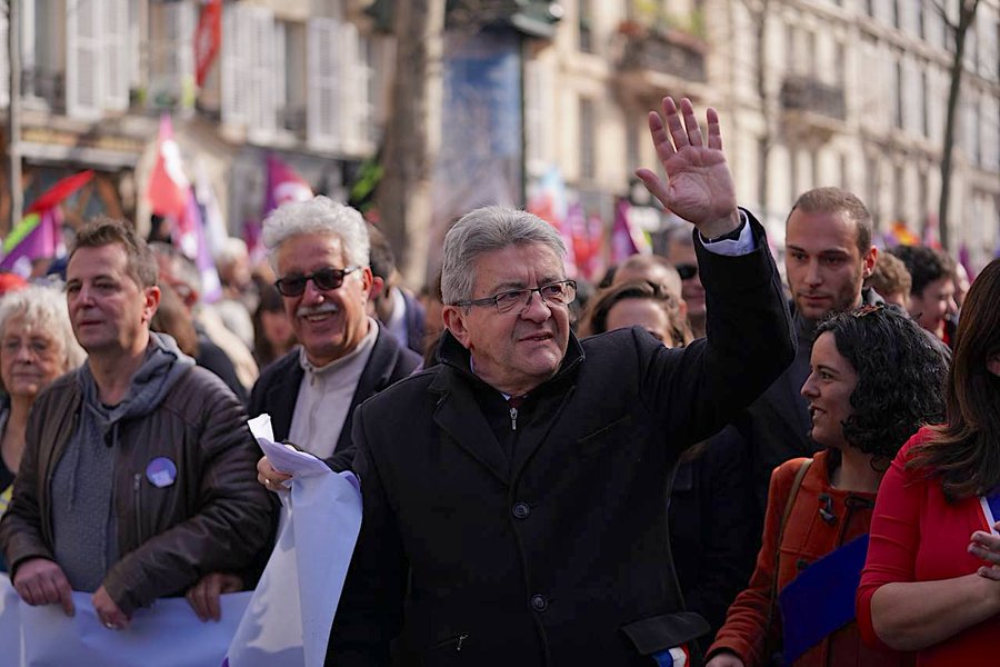 hammami_hamma's tweet photo. سعدت كثيرا بدعوة صديقي @JLMelenchon زعيم المعارضة اليسارية الفرنسية لحضور مسيرة باريس الكبرى يوم امس الاحد 20 مارس،المساندة لترشحه للرئاسة. كنت إلى جانب اكثر من مئة الف شخص تجمعهم كلمة واحدة اتحاد شعبي لبناء الجمهورية السادسة ولوضع حد لوحشية الراسمالية.
#MarchePourLa6eRepublique https://t.co/Vi4KheIKzd