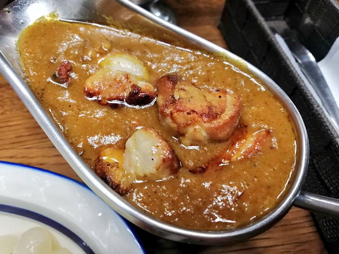 高島平の欧風カレーの名店インディラ でチキンカレーを食べてきました
神保町にあるボンディの発祥だそうです
帰りにはホワイト餃子を夜食用にテイクアウト 