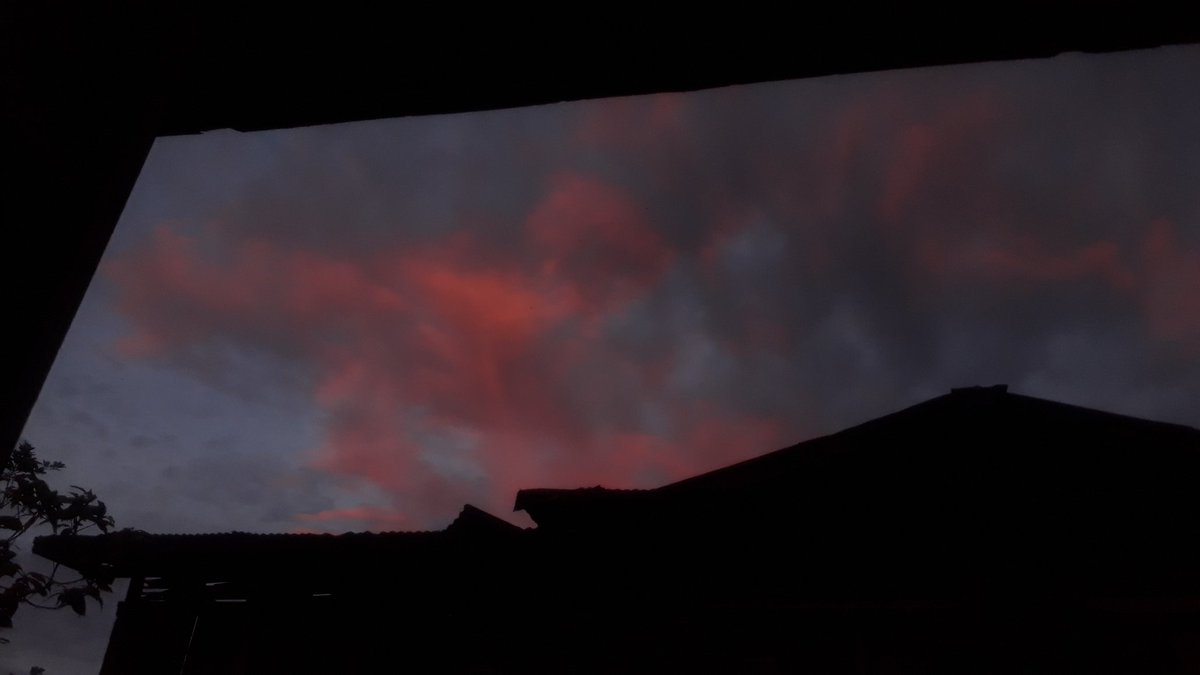 teunilovely's tweet photo. In the end of the day, it's night. https://t.co/VZtTzgGAkH