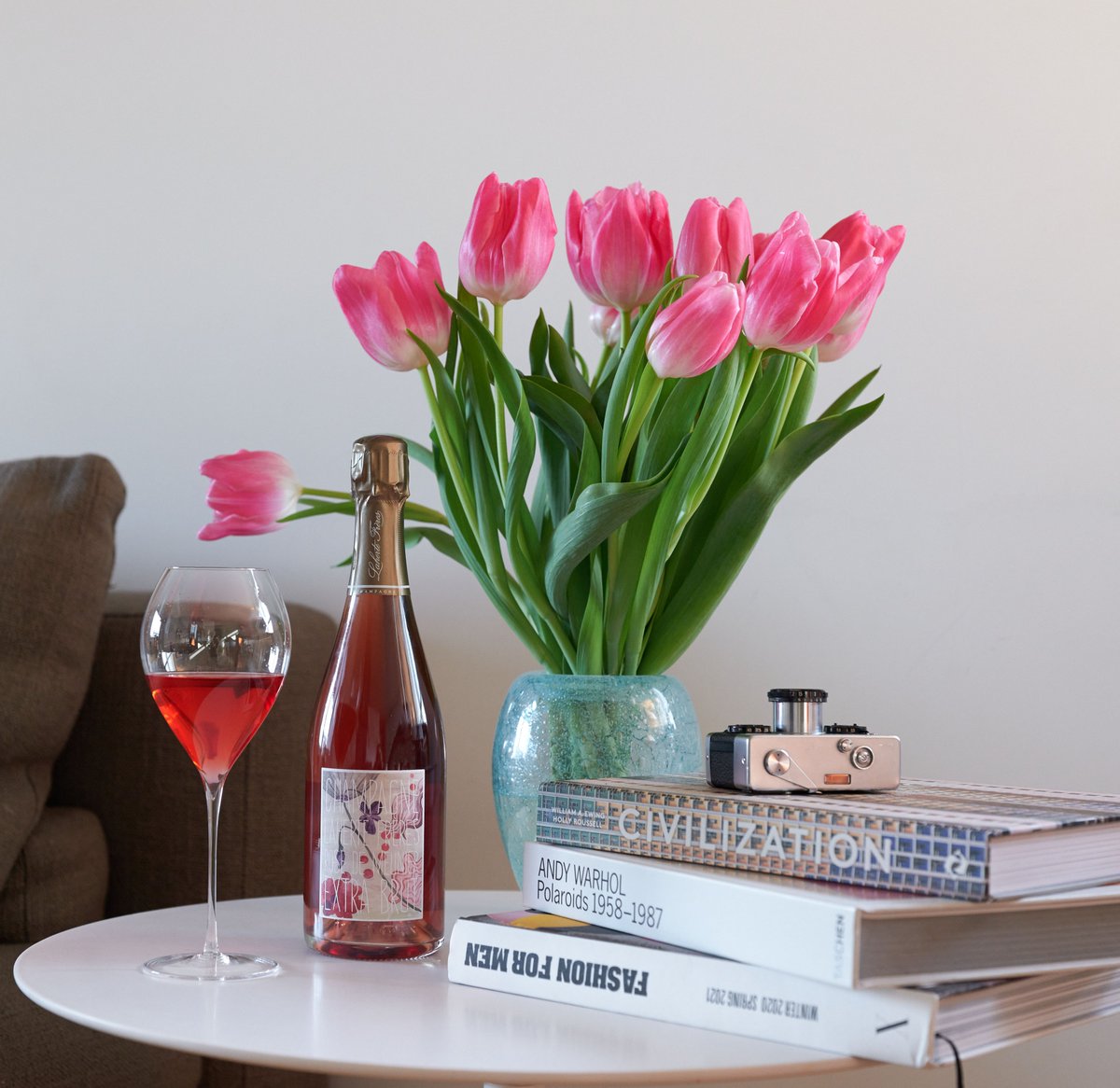 Bald gibt es hier das Supadupa Ostern-Genusspaket mit frischem Badischem Spargel, feinstem Räucherlachs von Kuratli, wer will kann Caviar dazu ordern und natürlich wird der Champagner nicht fehlen.