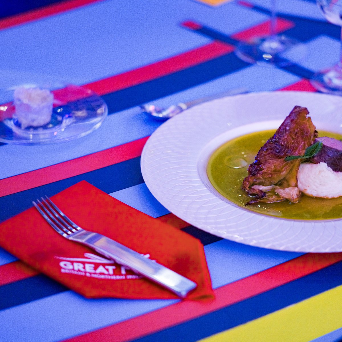 davidmelloruk's tweet photo. The world’s first AI Banquet. 
Our cutlery has played a part in some wonderful dining experiences, but this recent New York event was an experience like no other. Created by @bompasandparr for the @GREATBritain #GreatCalling campaign. Cutting edge British culture in NY. 
📸 @BFA https://t.co/vG4neBF50Q