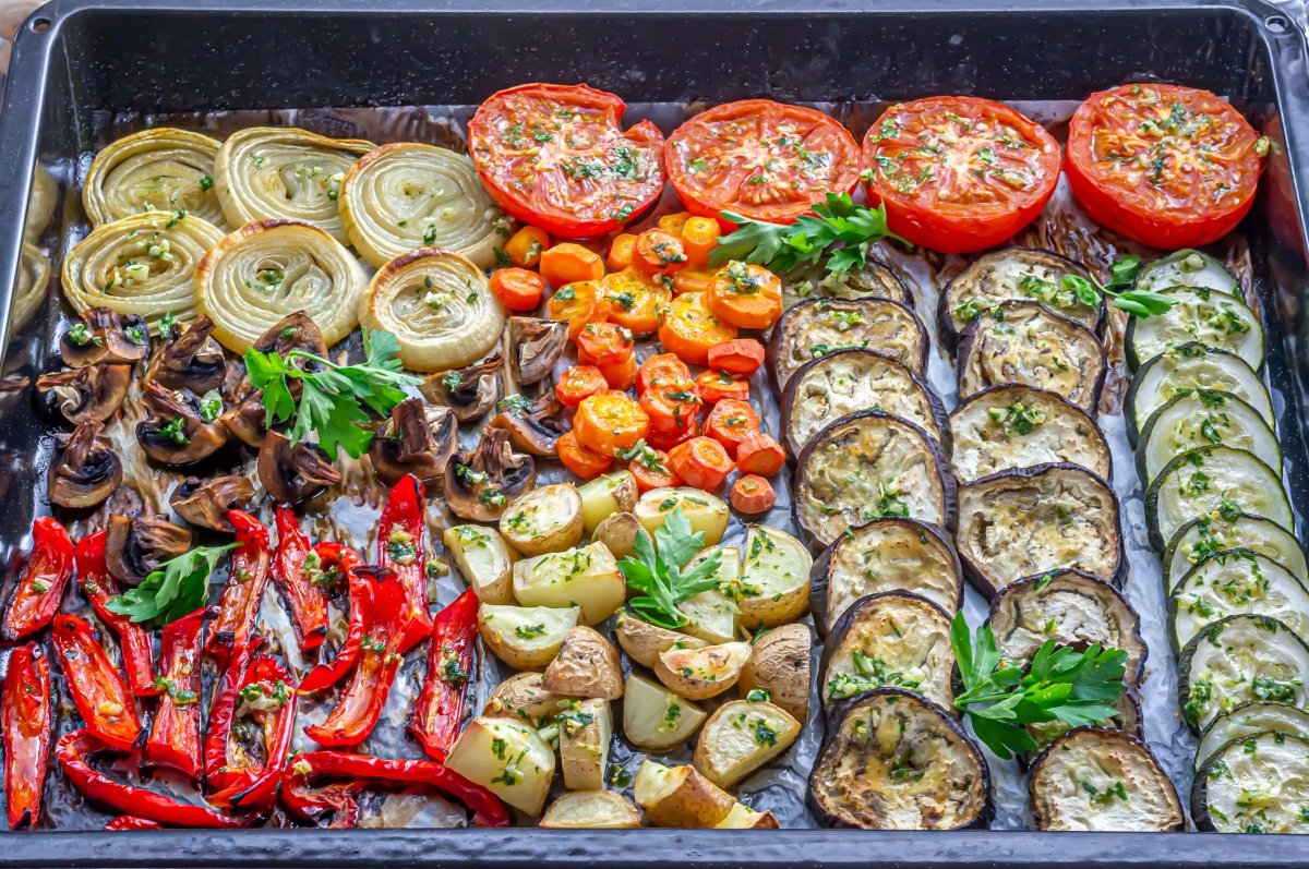 BonViveurSpain's tweet photo. 🥗🍽️ ¿El cuerpo te pide ligereza? Te traemos recetas de cenas ligeras, fáciles y rápidas de preparar, ideales para descansar bien en este último empujón de #marzo. 💪😋 https://t.co/sQupI6Jy4t

#cenassaludables #receetassanas #recetasligeras https://t.co/w1jMFzNiWi