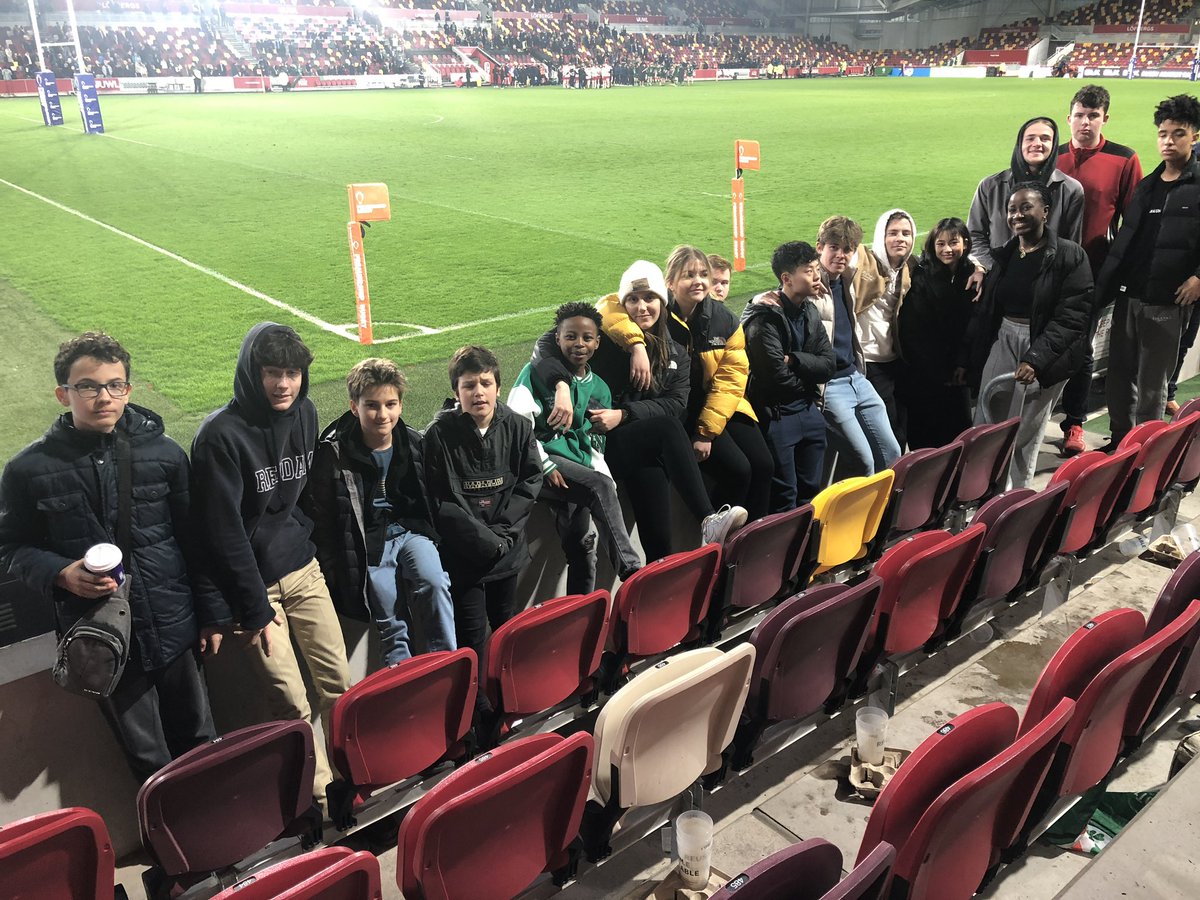 RHB_Boarding's tweet photo. On Friday evening, the boarders enjoyed a trip up to @BrentfordFC to watch @londonirish take on @Harlequins. It was an excellent evening’s entertainment and for a number of boarders, their very first trip to watch rugby!! #inspiredboarding https://t.co/xxb2TTweSu