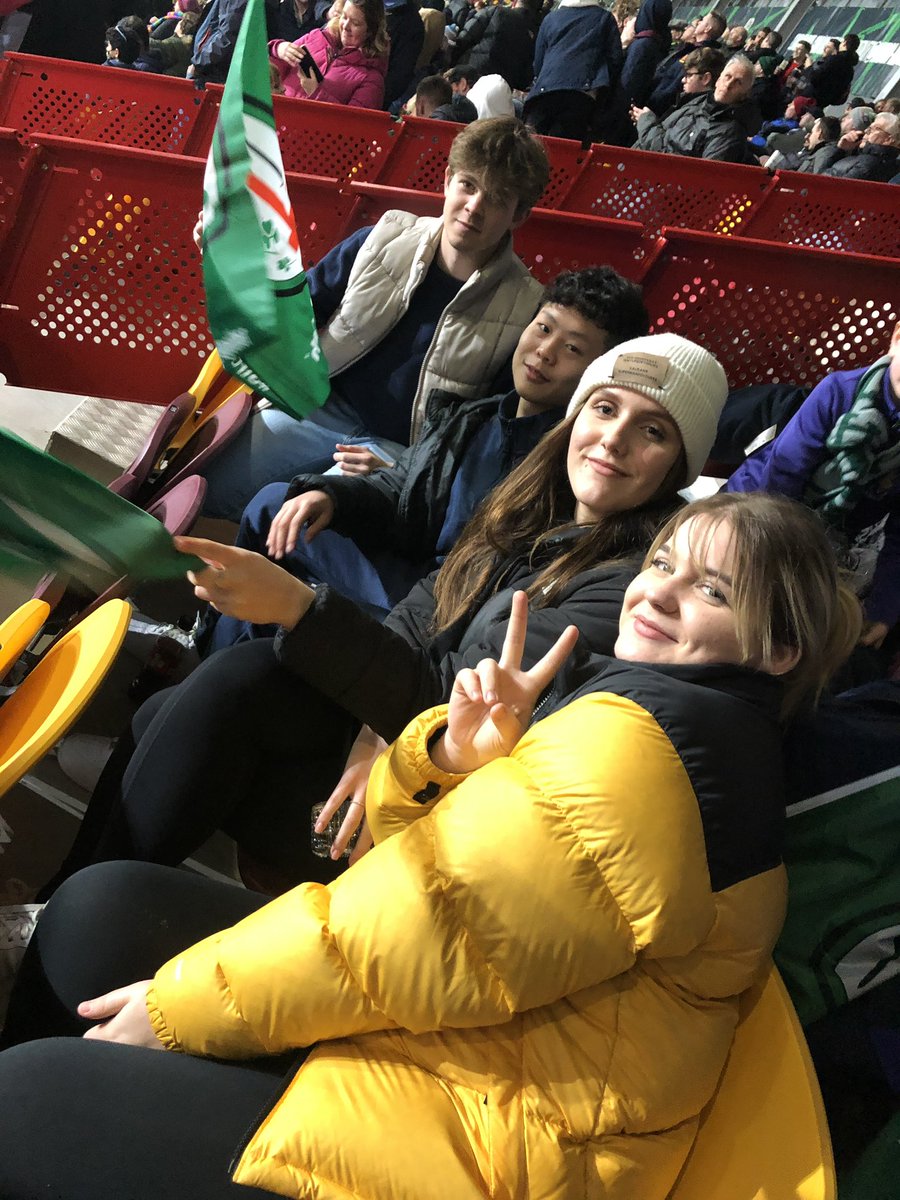 RHB_Boarding's tweet photo. On Friday evening, the boarders enjoyed a trip up to @BrentfordFC to watch @londonirish take on @Harlequins. It was an excellent evening’s entertainment and for a number of boarders, their very first trip to watch rugby!! #inspiredboarding https://t.co/xxb2TTweSu