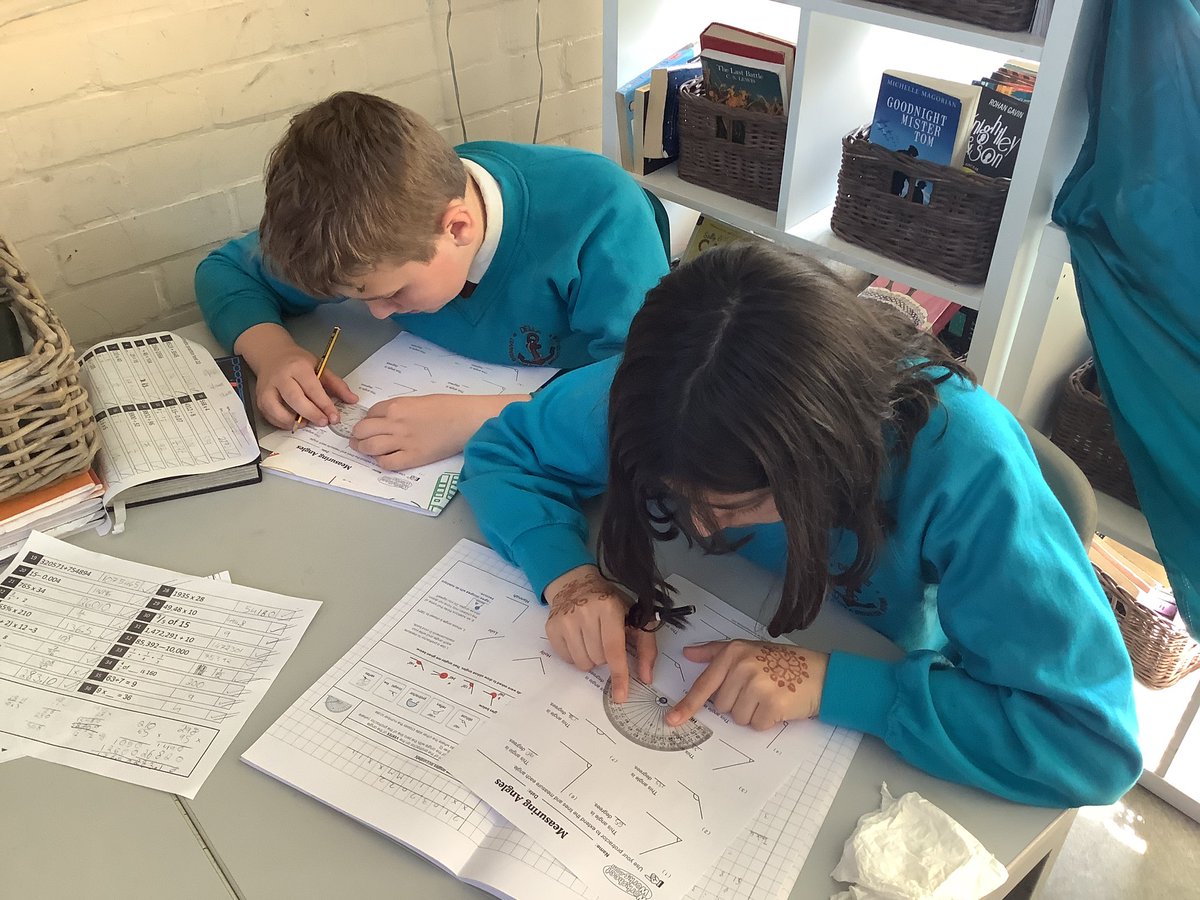 delceacademy1's tweet photo. Dickens have started the week learning about angles. We practised using a protractor to measure acute, right and reflex angles.
#MathsatDelce #anglemeasuring #protractors https://t.co/SybZZIsfjc