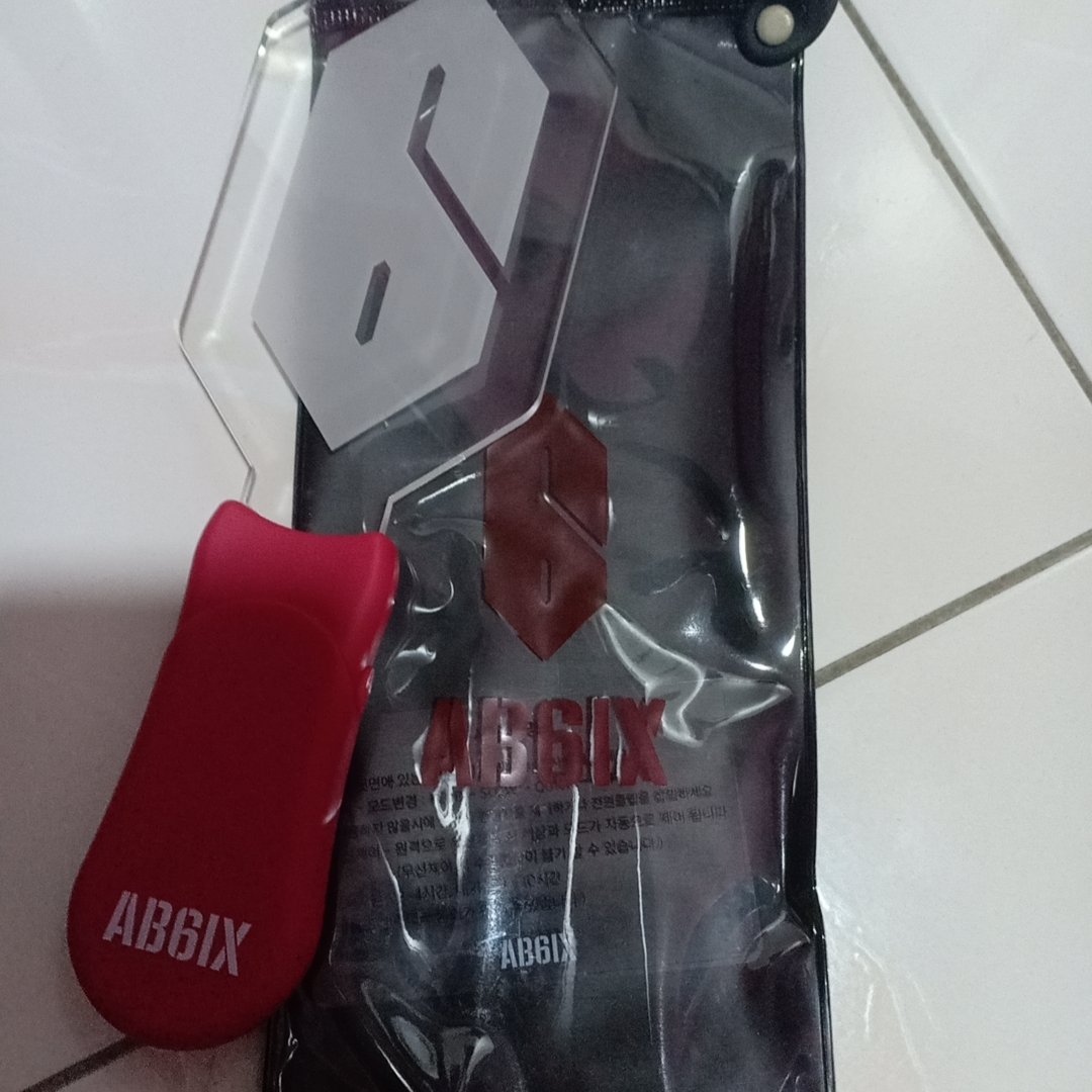 KyuWoo_0928's tweet photo. WTS ❗❗❗
real stock/on hand
ver1.0 RM130
ver0.5 RN80
price excludes shipping
wm$10 em$15
#pasarab6ix #pasarab6ixmy https://t.co/TZ488go1JS