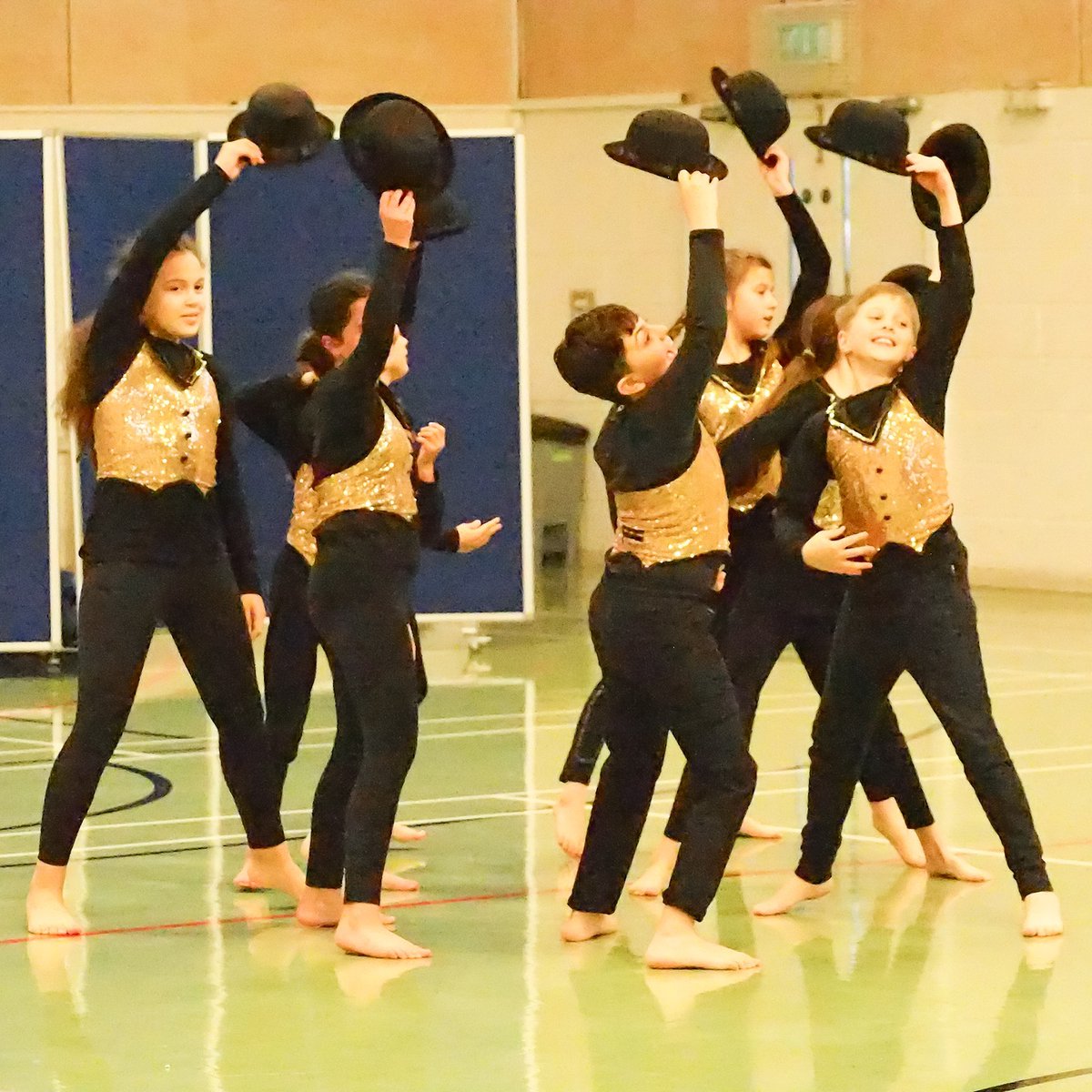 KESPreparatory's tweet photo. Parents and children alike enjoyed the Stroud Gym and Dance Display 2022 last week. It was so great to all be together again showcasing gym displays, dance routines and the TPA Academy.  #StroudCreativity @tpaacademy1 #ForeverUndaunted #schooldance #GymandDance https://t.co/prQDU9liBp
